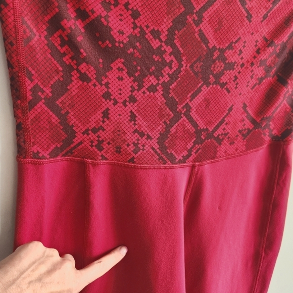 Lululemon Stillness Red Pants Wide Baggy Joggers Sweats Roll Down Waist Size 8 - Picture 14 of 16